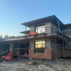 Утепление, отделка коттеджа в Россоши. Монтаж лепного декора.