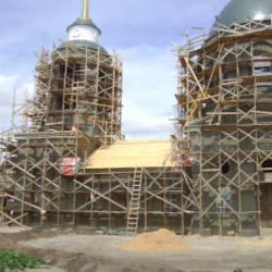 Восстановление церкви в Богучаре. Штукатурные работы, декоративная штукатурка камешковая.