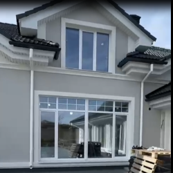 Утепление, отделка коттеджа в Отрадном, декоративная штукатурка, отделка цоколя, Монтаж лепного декора.