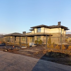 Утепление, отделка коттеджа в Россоши. Монтаж лепного декора.