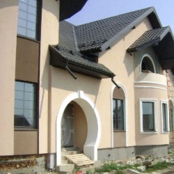 Утепление, отделка коттеджа в Россоши. Монтаж лепного декора.